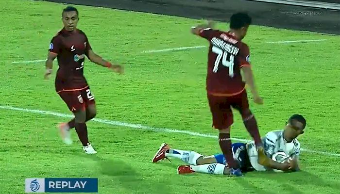 Tendang Ardi Idrus, Akun Instagram Bek Borneo FC Diserbu Netizen